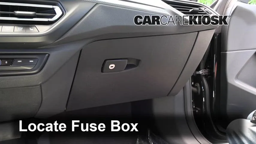 2023 BMW 228i xDrive Gran Coupe 2.0L 4 Cyl. Turbo Fusible (intérieur)